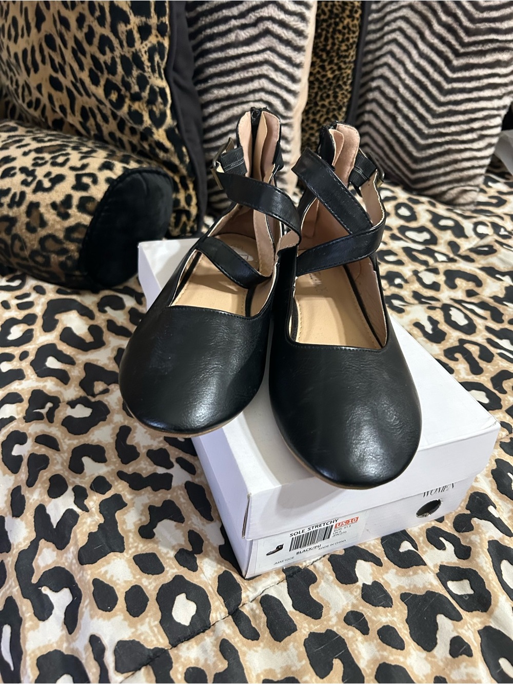 Women’s Black Cross-Strap Flats